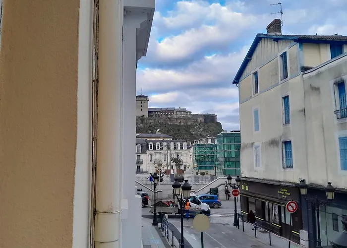 Vue De Reve Chambre Dans Appartement De Standing - Vous Faites Le Menage-Very Good Prices But You Have To Cle-An Th-E Flat