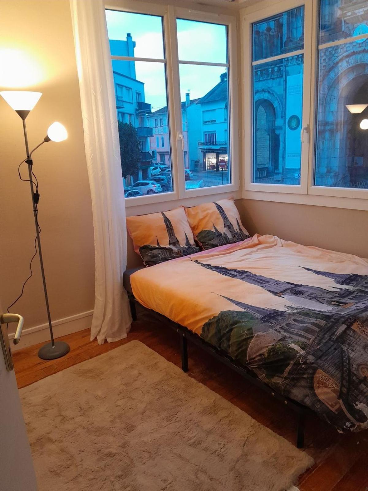 Vue De Reve Dans De Standing - Vous Faites Le Menage-very Good Prices But Have To Cle-an Th-e Flat Apartment Lourdes