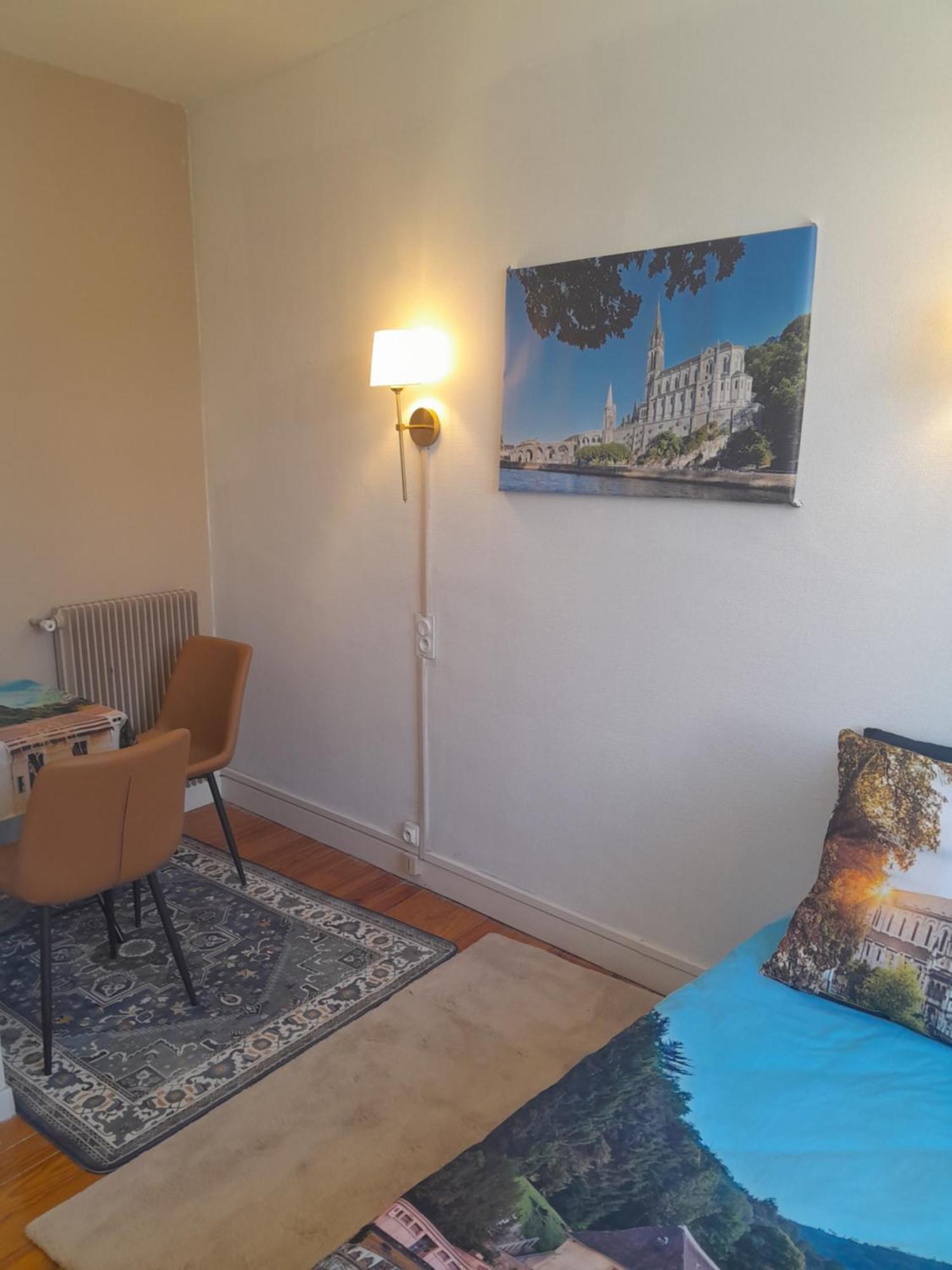Vue De Reve Dans De Standing - Vous Faites Le Menage-very Good Prices But Have To Cle-an Th-e Flat Apartment Lourdes