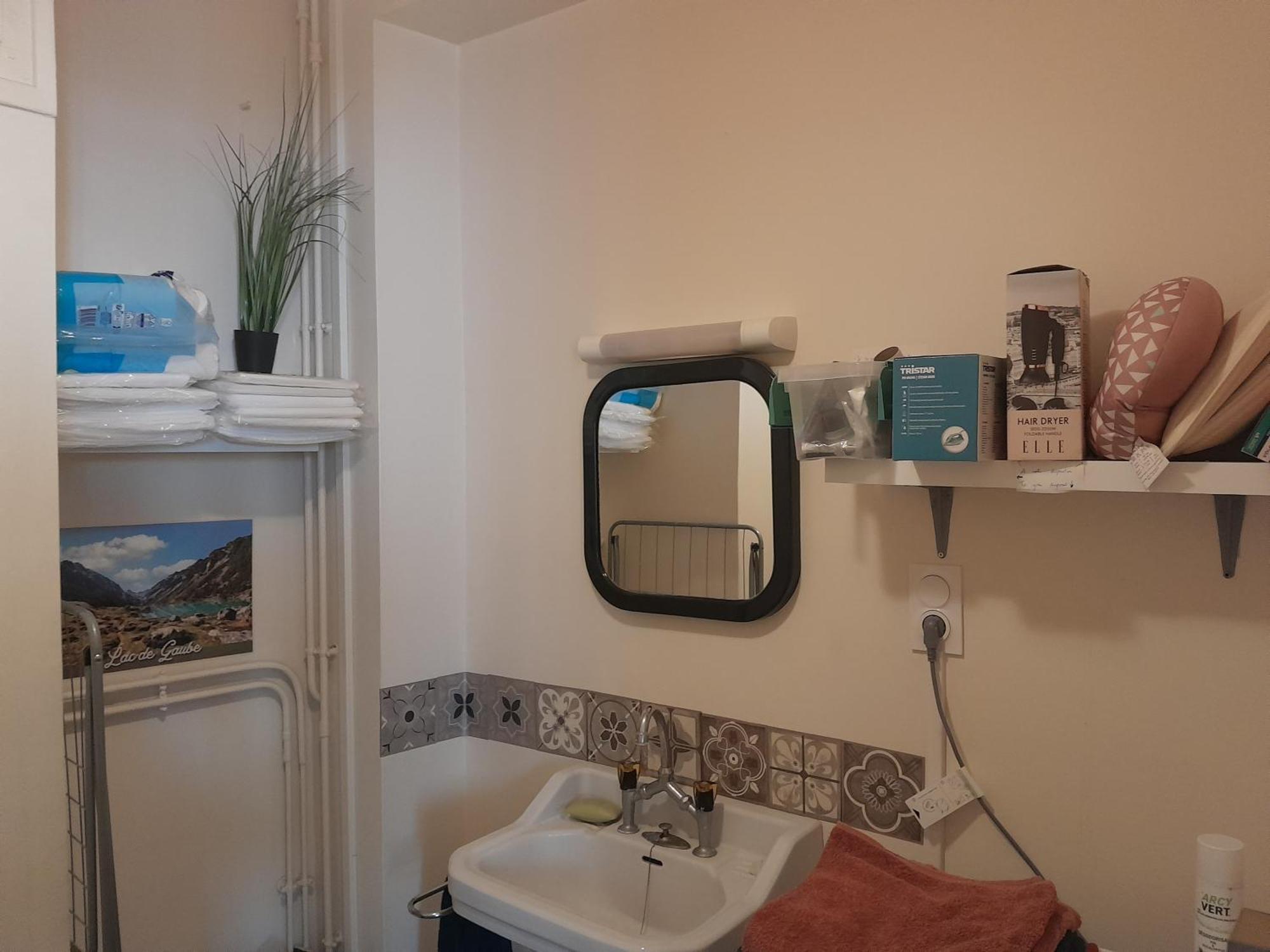 Vue De Reve Dans De Standing - Vous Faites Le Menage-very Good Prices But Have To Cle-an Th-e Flat Appartement Lourdes